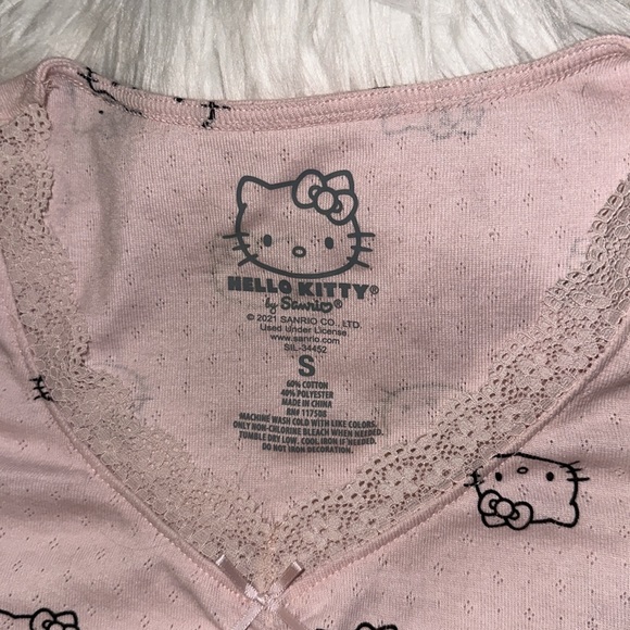 Hello Kitty crop top - Picture 2 of 3